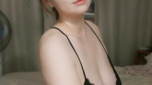Wu ying, 32, China