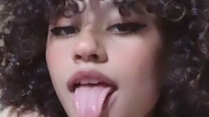 Exposure slut rose giving away all her nudes