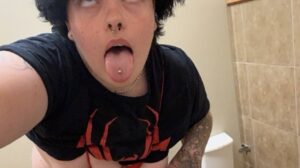 Dumb wedgie slut Phoenix wants to be exposed